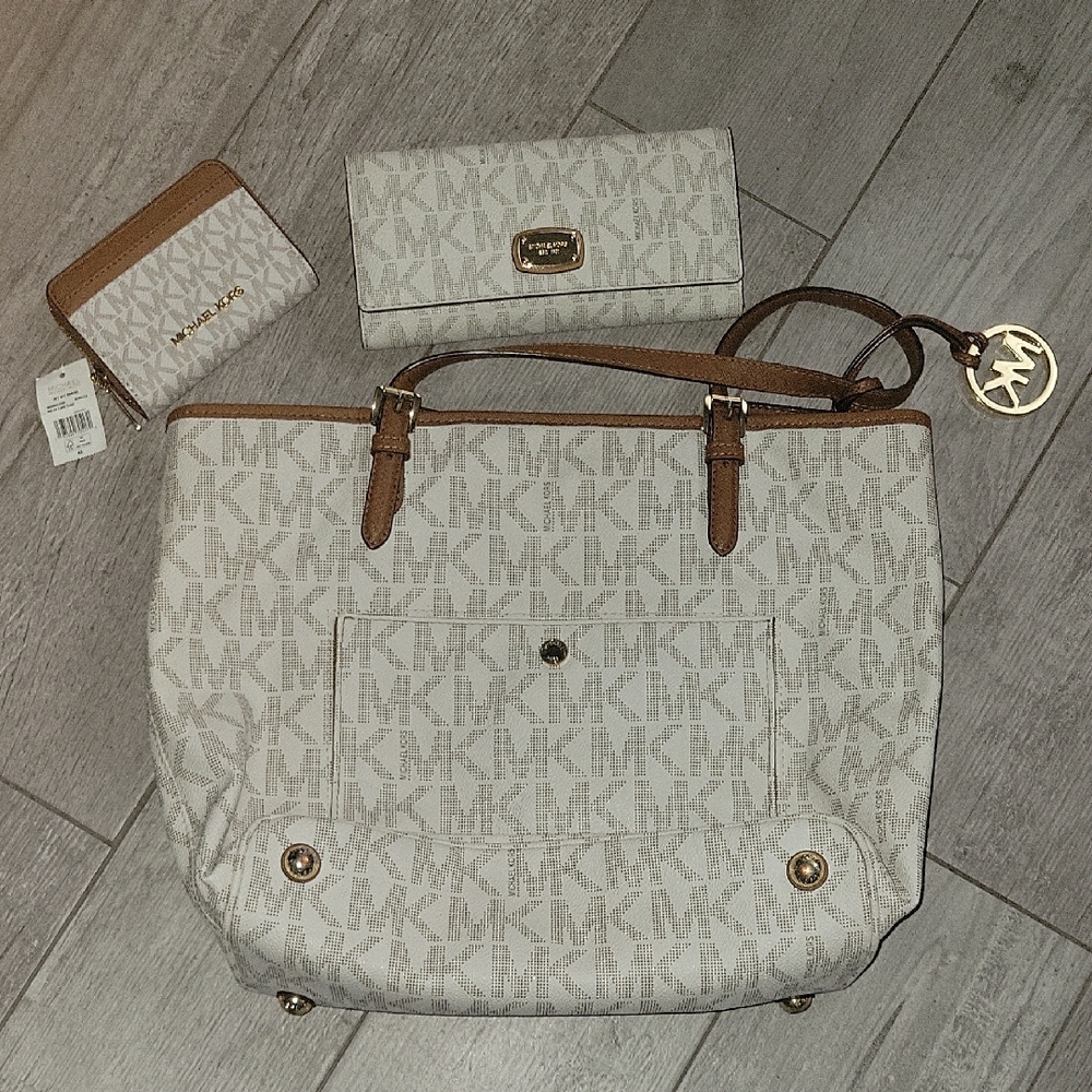 Michael Kors Cream and Tan Women's Bag Set